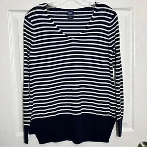 GAP Navy and white V-neck lightweight long sleeve Sweater | size XS